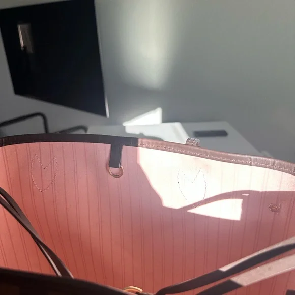 Louis Vuitton Neverfull MM - Picture 7 of 9